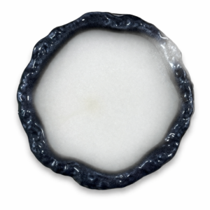 Sottobicchiere rotondo in resina bianco perlato con bordo blu notte