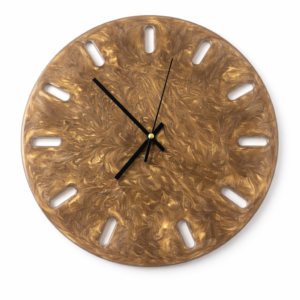 Orologio da parete rotondo in resina oro con indici intagliati e lancette nere